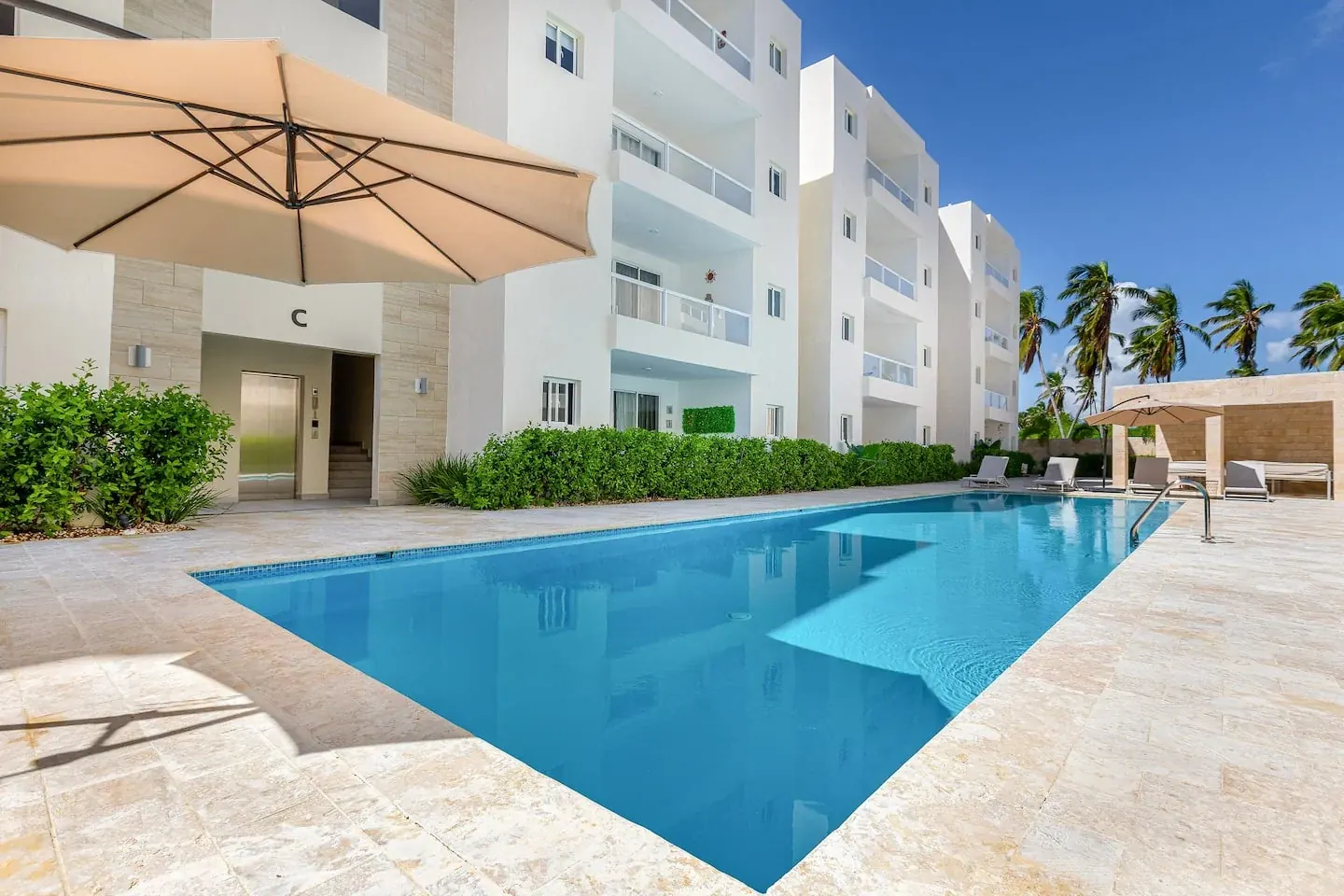 Piscina compartida del edificio